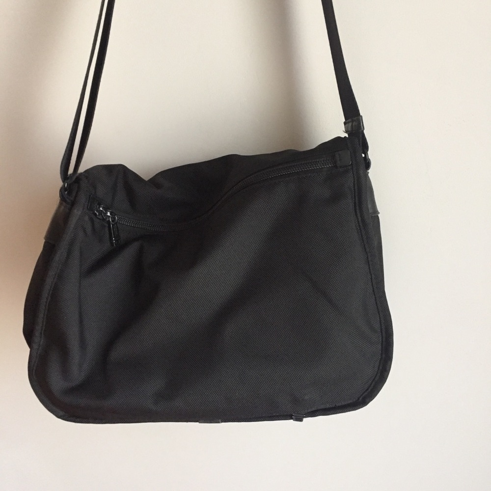 TUMI Messenger Style Laptop Bag - Picture 5 of 5